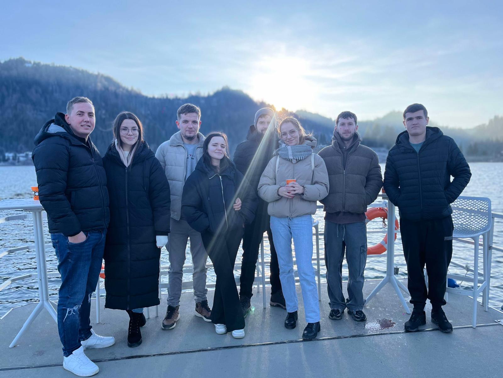 Împreună cu prietenii